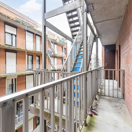 In By The Marina 아파트