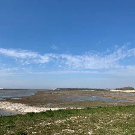 아파트 In By The Marina